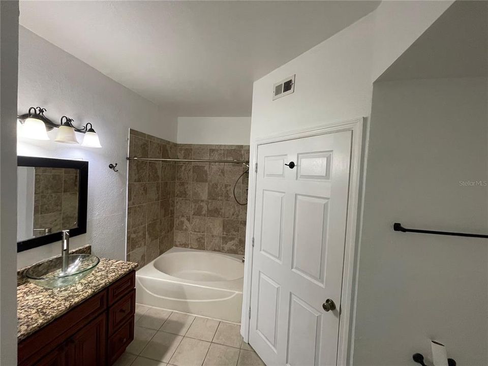 For Rent: $1,850 (2 beds, 2 baths, 1233 Square Feet)