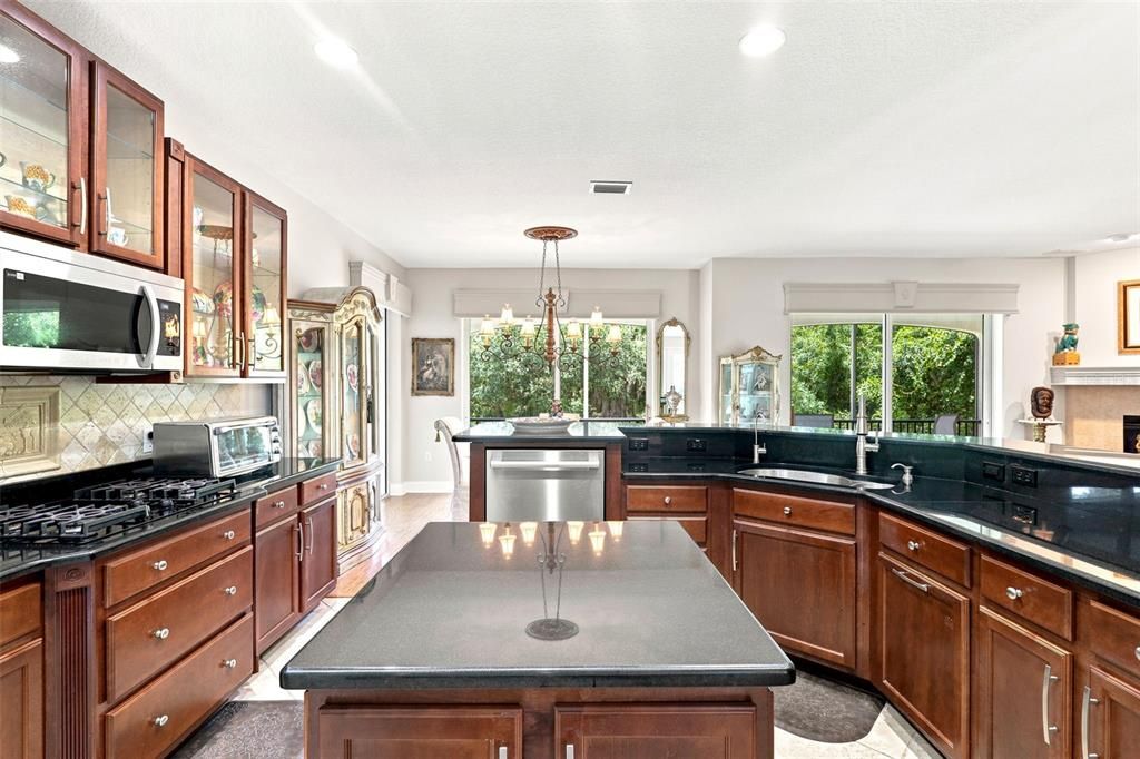 En Venta: $595,000 (3 camas, 2 baños, 2824 Pies cuadrados)