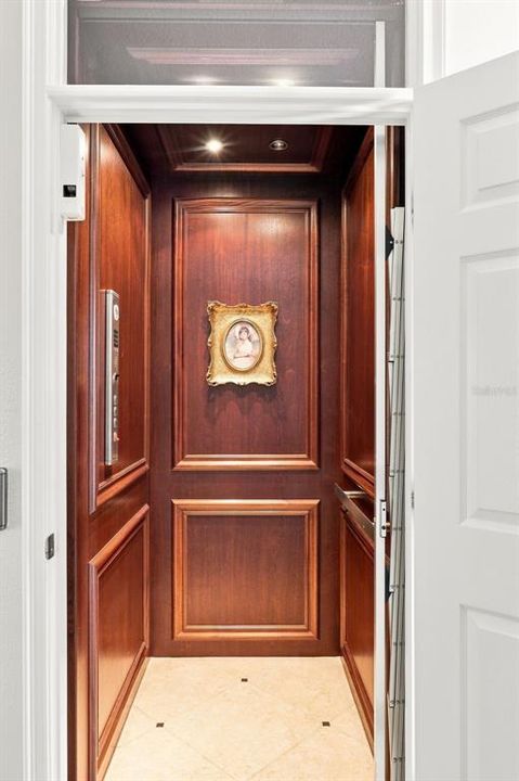 En Venta: $595,000 (3 camas, 2 baños, 2824 Pies cuadrados)