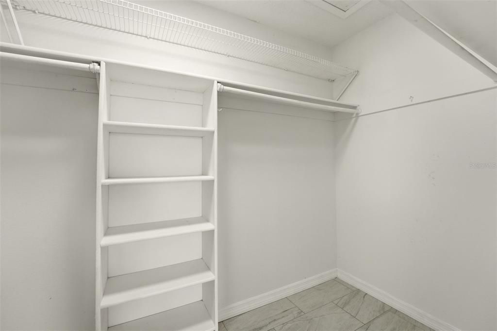 На продажу: $249,500 (2 спален, 2 ванн, 1270 Квадратных фут)