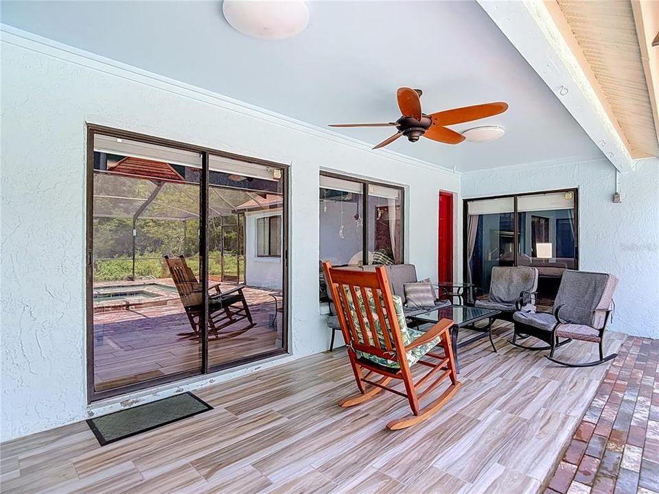 En Venta: $639,000 (5 camas, 3 baños, 2135 Pies cuadrados)