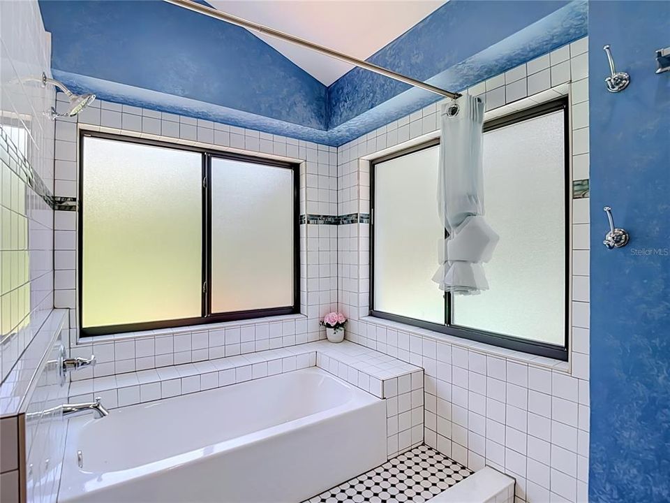 En Venta: $639,000 (5 camas, 3 baños, 2135 Pies cuadrados)