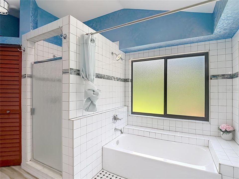 En Venta: $639,000 (5 camas, 3 baños, 2135 Pies cuadrados)