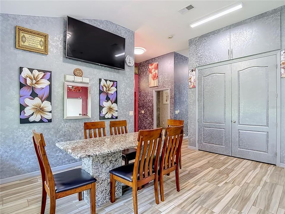 En Venta: $639,000 (5 camas, 3 baños, 2135 Pies cuadrados)