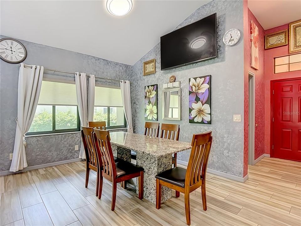 En Venta: $639,000 (5 camas, 3 baños, 2135 Pies cuadrados)
