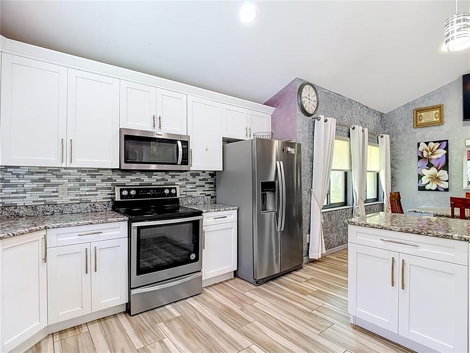 En Venta: $639,000 (5 camas, 3 baños, 2135 Pies cuadrados)