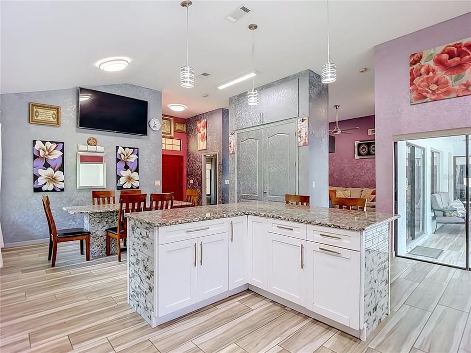 En Venta: $639,000 (5 camas, 3 baños, 2135 Pies cuadrados)