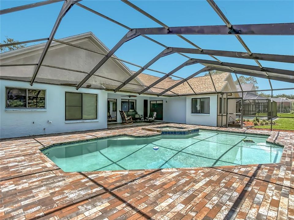 En Venta: $639,000 (5 camas, 3 baños, 2135 Pies cuadrados)