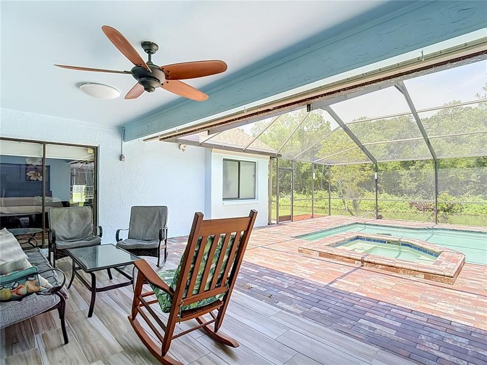 En Venta: $639,000 (5 camas, 3 baños, 2135 Pies cuadrados)