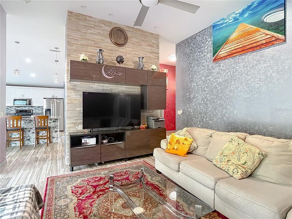 En Venta: $639,000 (5 camas, 3 baños, 2135 Pies cuadrados)
