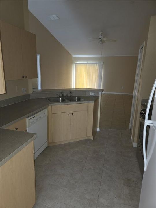 En Renta: $1,650 (4 camas, 2 baños, 1699 Pies cuadrados)