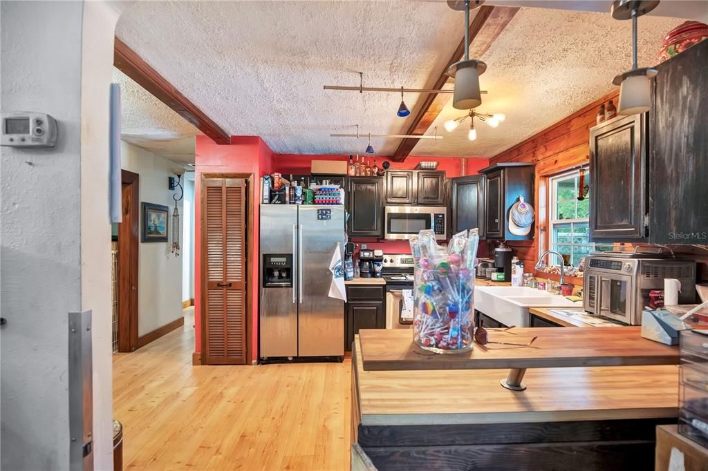На продажу: $399,000 (3 спален, 2 ванн, 1871 Квадратных фут)