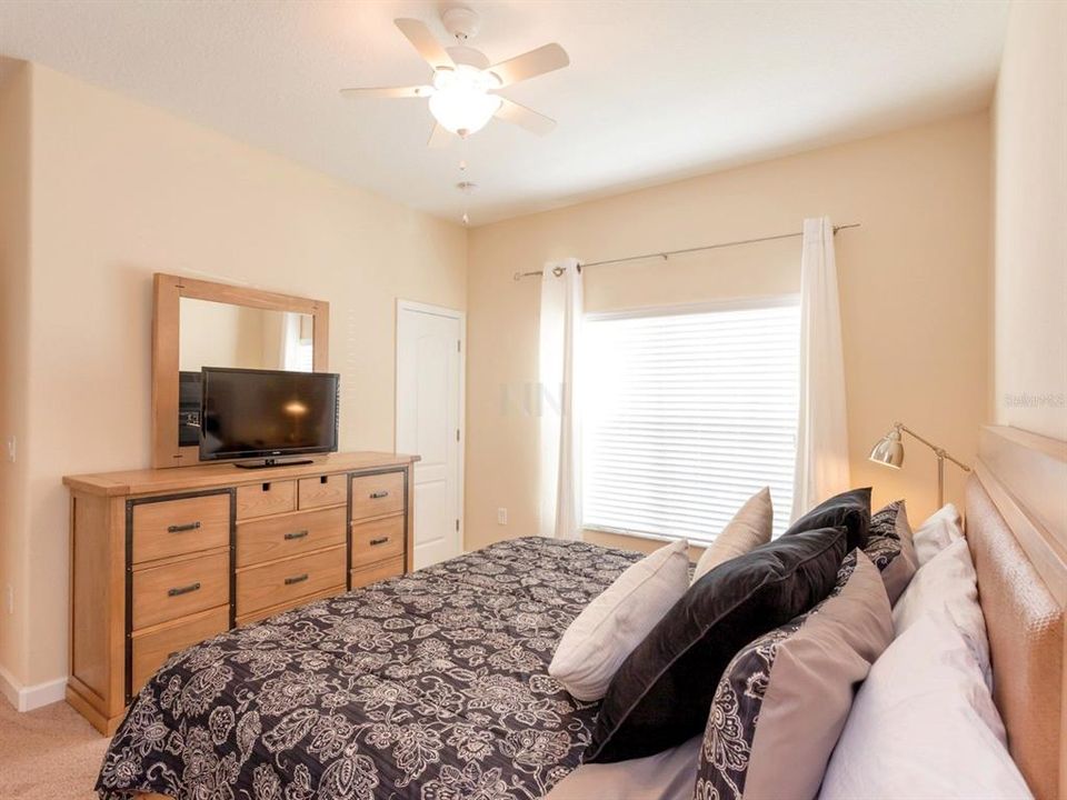 For Rent: $2,500 (4 beds, 3 baths, 1902 Square Feet)