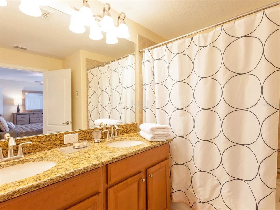For Rent: $2,500 (4 beds, 3 baths, 1902 Square Feet)