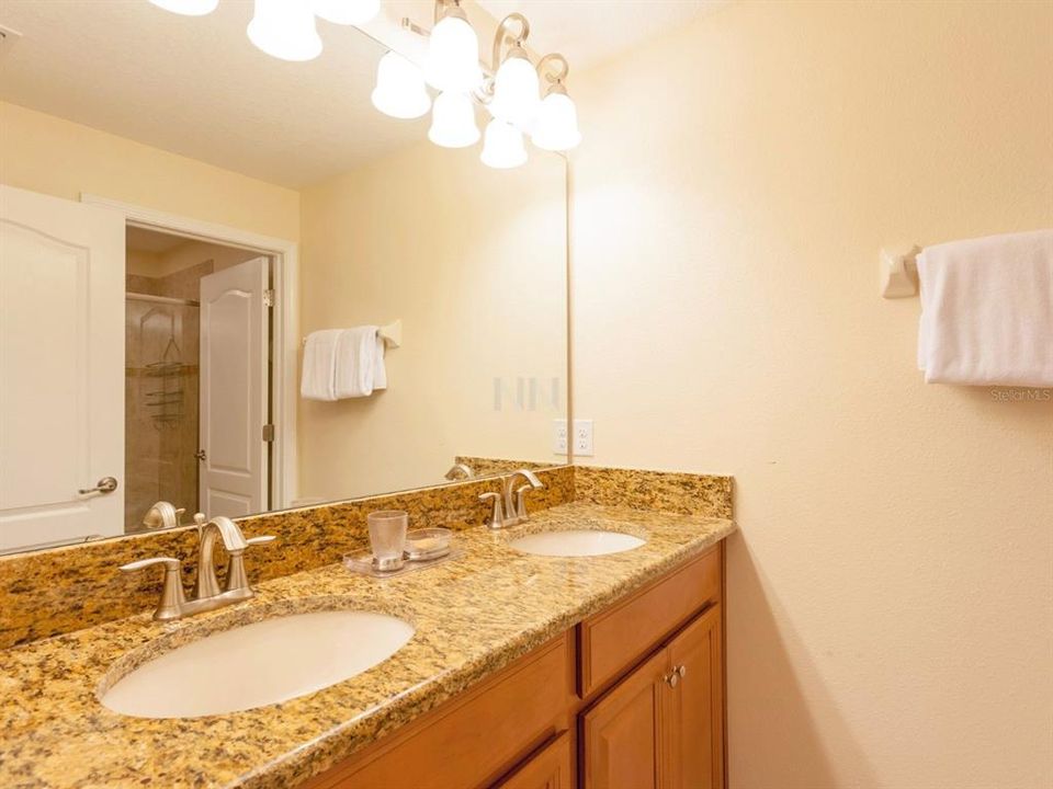 For Rent: $2,500 (4 beds, 3 baths, 1902 Square Feet)