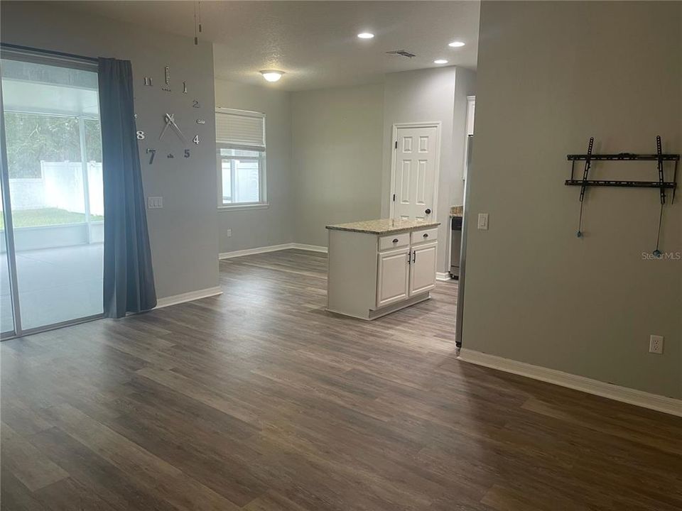 В аренду: $1,950 (3 спален, 2 ванн, 1377 Квадратных фут)