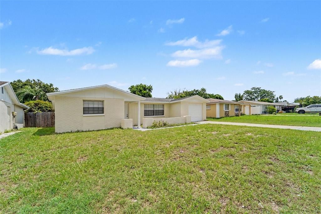 En Venta: $279,900 (4 camas, 2 baños, 1330 Pies cuadrados)