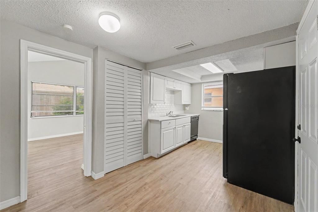 En Venta: $279,900 (4 camas, 2 baños, 1330 Pies cuadrados)