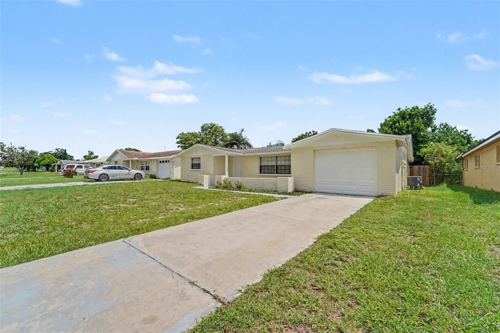 En Venta: $279,900 (4 camas, 2 baños, 1330 Pies cuadrados)