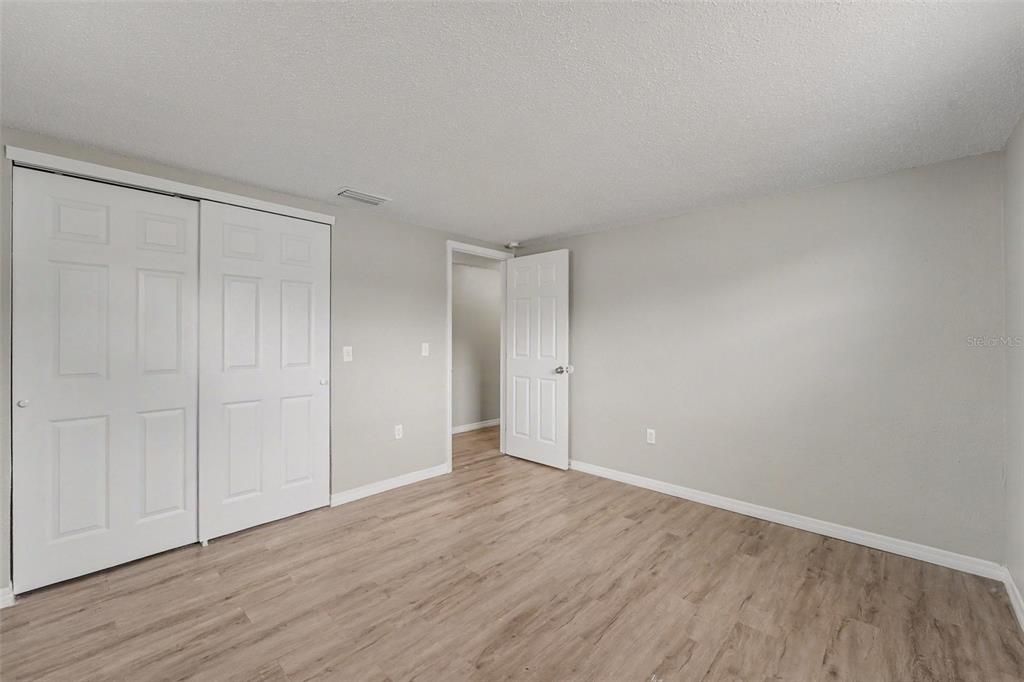En Venta: $279,900 (4 camas, 2 baños, 1330 Pies cuadrados)