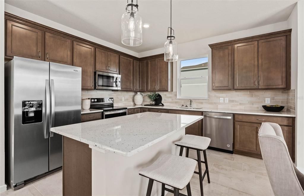 En Venta: $382,480 (4 camas, 3 baños, 2203 Pies cuadrados)