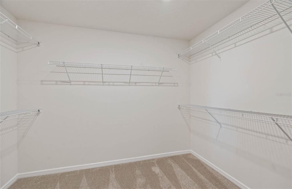En Venta: $382,480 (4 camas, 3 baños, 2203 Pies cuadrados)