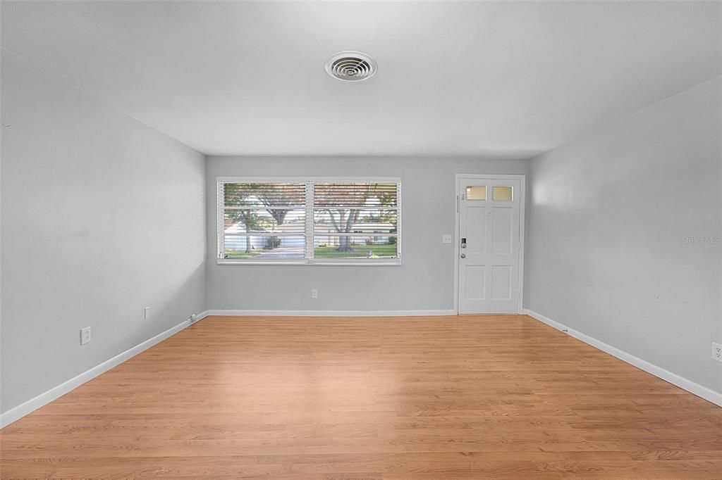 En Venta: $465,000 (3 camas, 2 baños, 1575 Pies cuadrados)