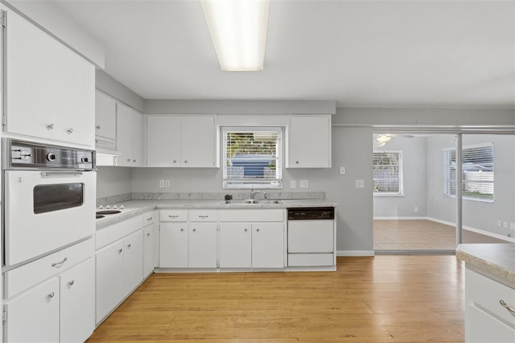 En Venta: $465,000 (3 camas, 2 baños, 1575 Pies cuadrados)