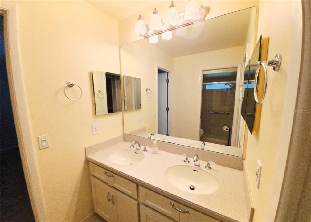 For Rent: $3,000 (3 beds, 2 baths, 1798 Square Feet)