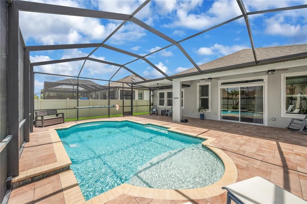 Под контрактом: $550,000 (4 спален, 2 ванн, 2220 Квадратных фут)