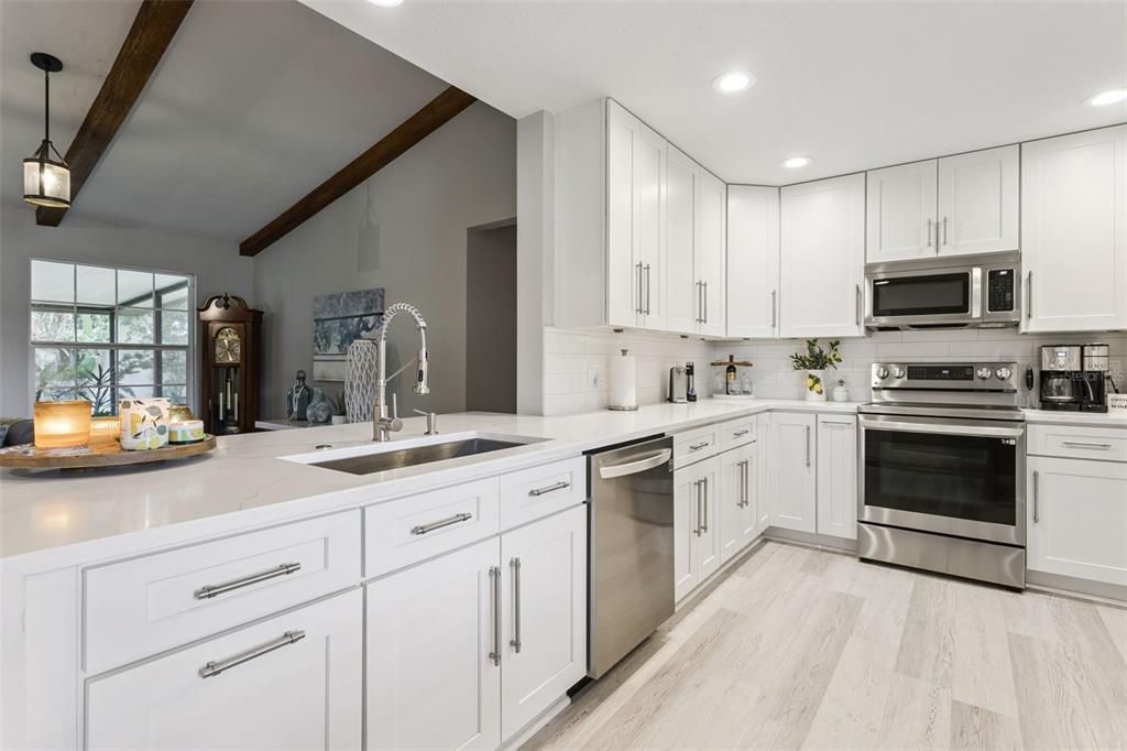 En Venta: $425,000 (4 camas, 2 baños, 1376 Pies cuadrados)