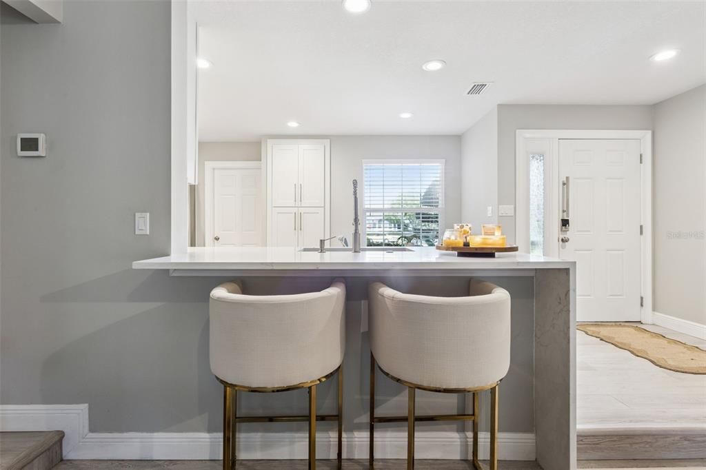 En Venta: $425,000 (4 camas, 2 baños, 1376 Pies cuadrados)