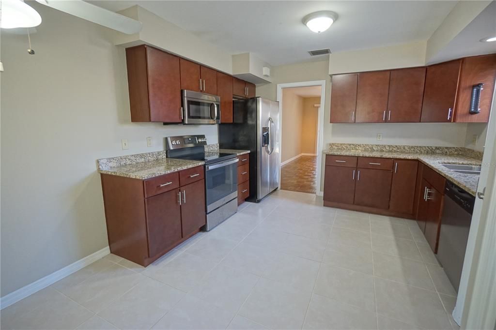 В аренду: $2,850 (3 спален, 2 ванн, 1702 Квадратных фут)