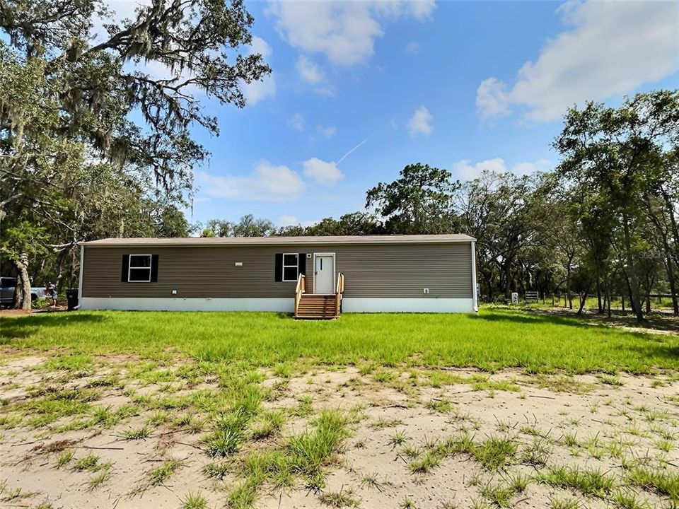 For Sale: $275,000 (3 beds, 2 baths, 924 Square Feet)