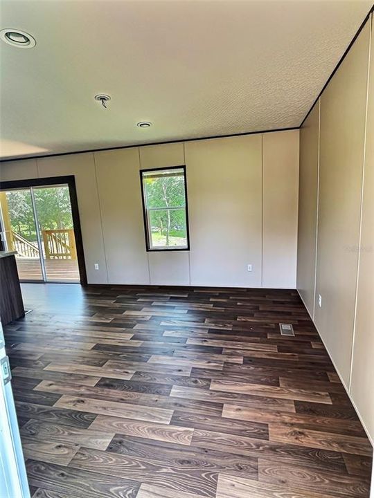 For Sale: $275,000 (3 beds, 2 baths, 924 Square Feet)