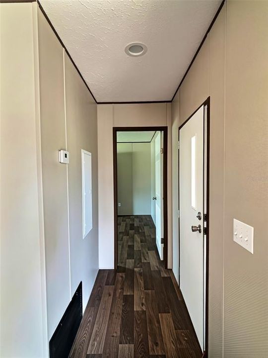 For Sale: $275,000 (3 beds, 2 baths, 924 Square Feet)