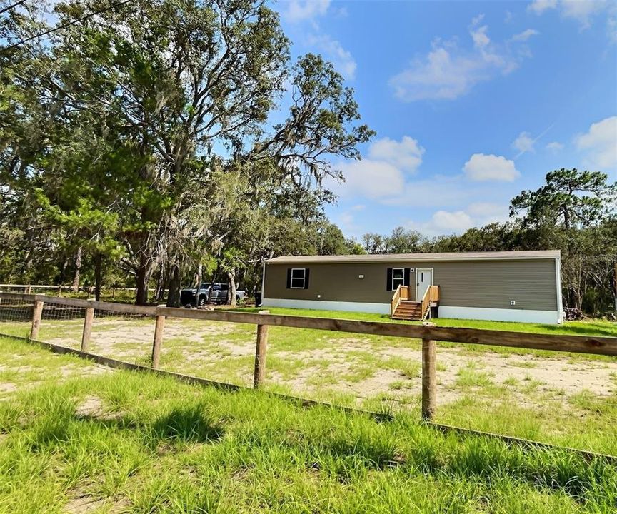 For Sale: $275,000 (3 beds, 2 baths, 924 Square Feet)