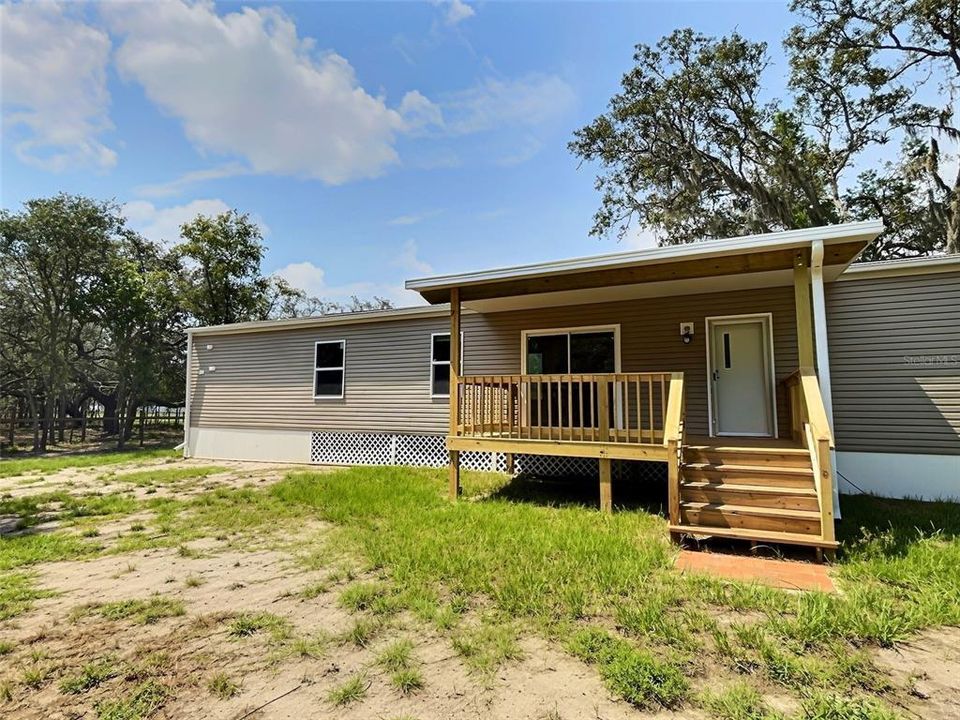 For Sale: $275,000 (3 beds, 2 baths, 924 Square Feet)
