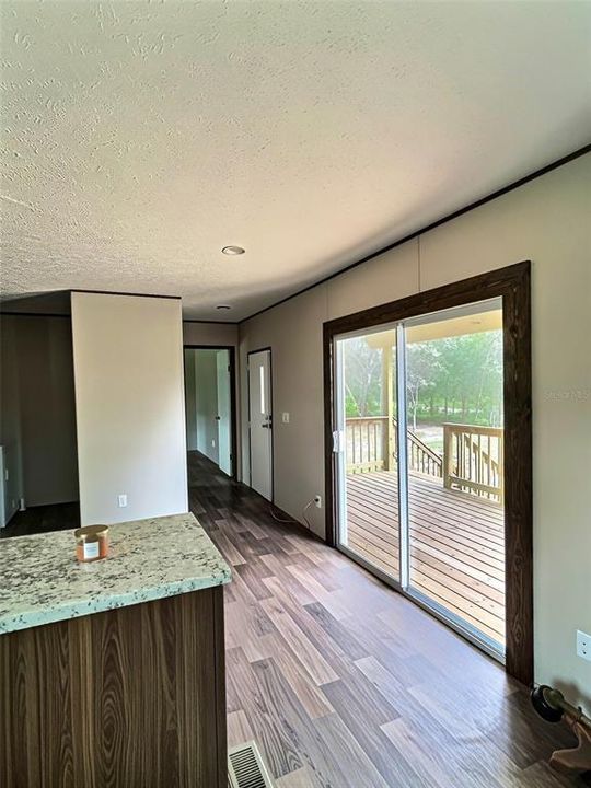 For Sale: $275,000 (3 beds, 2 baths, 924 Square Feet)