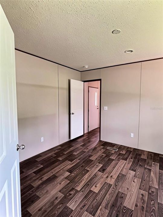 For Sale: $275,000 (3 beds, 2 baths, 924 Square Feet)