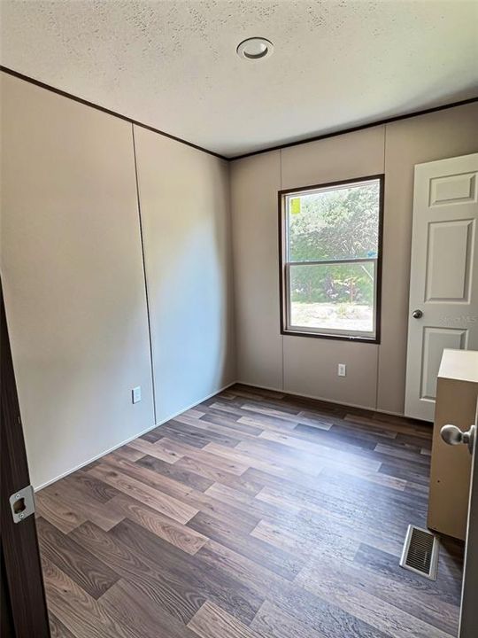 For Sale: $275,000 (3 beds, 2 baths, 924 Square Feet)
