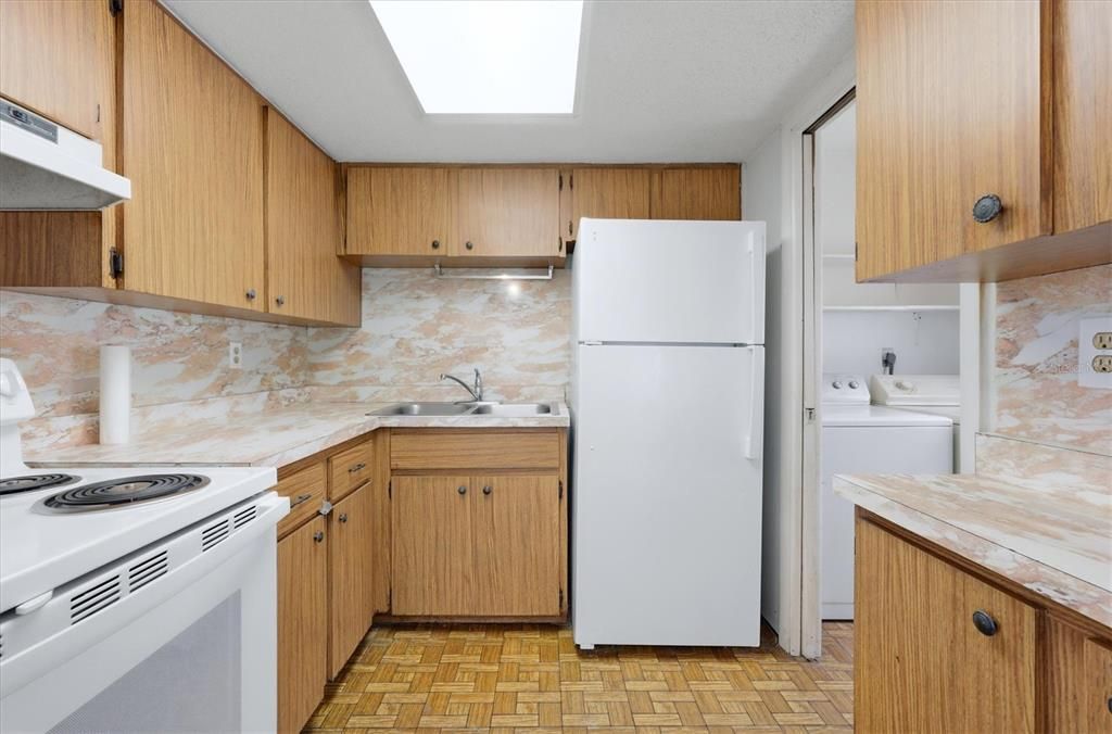 На продажу: $449,900 (4 спален, 2 ванн, 1694 Квадратных фут)