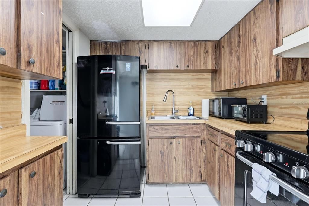 На продажу: $449,900 (4 спален, 2 ванн, 1694 Квадратных фут)