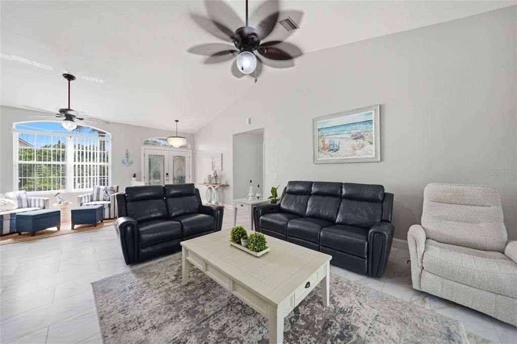 En Venta: $425,000 (3 camas, 2 baños, 1626 Pies cuadrados)