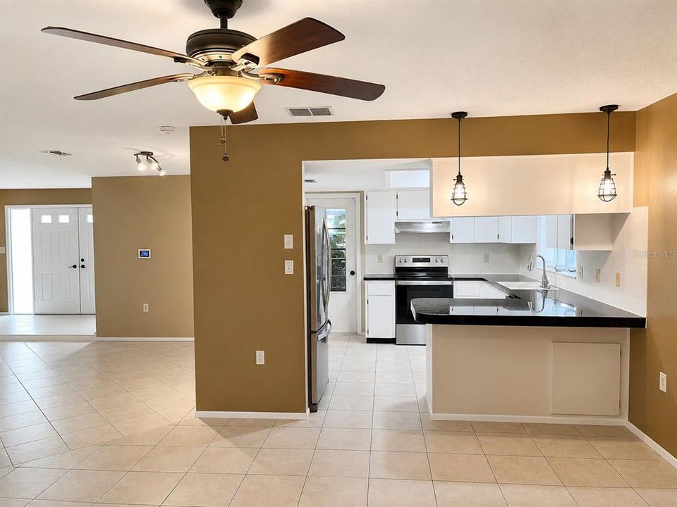 Activo con contrato: $249,000 (2 camas, 2 baños, 1471 Pies cuadrados)