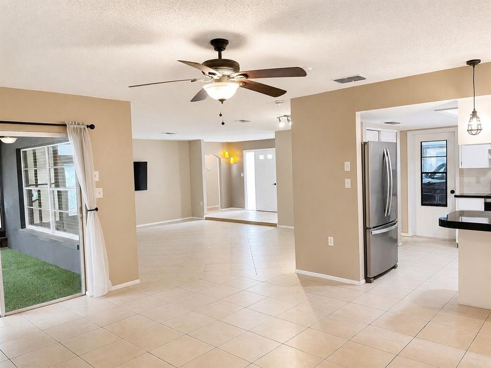 Activo con contrato: $249,000 (2 camas, 2 baños, 1471 Pies cuadrados)