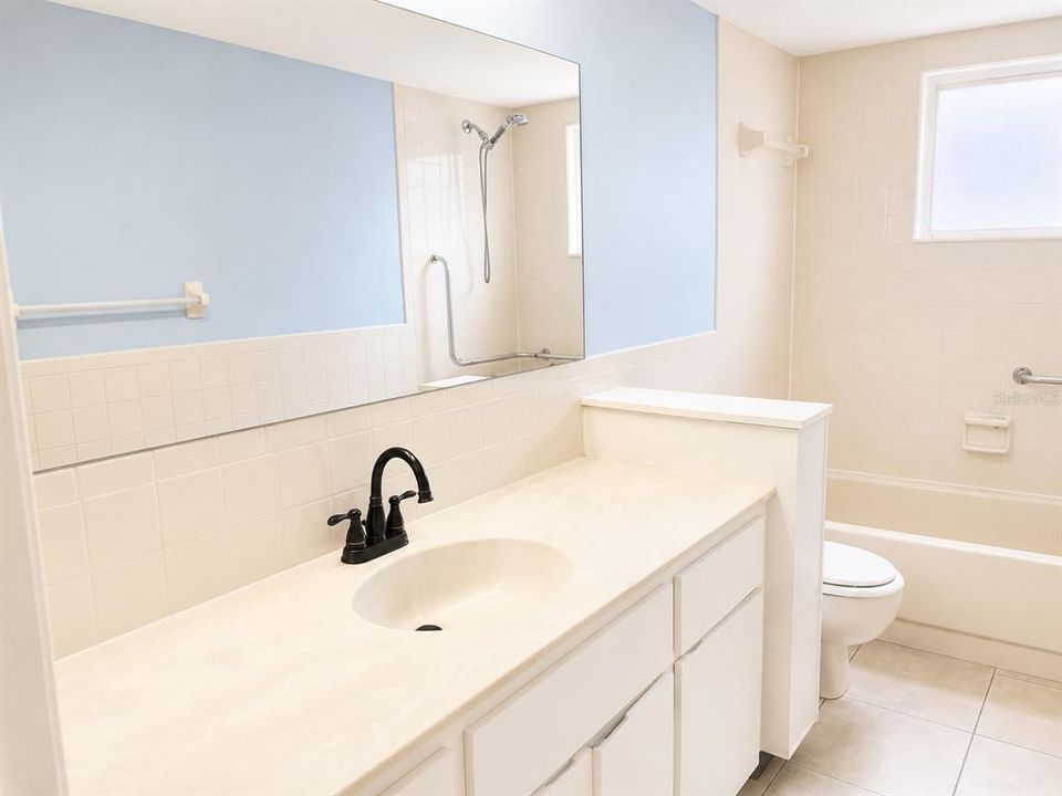 Activo con contrato: $249,000 (2 camas, 2 baños, 1471 Pies cuadrados)