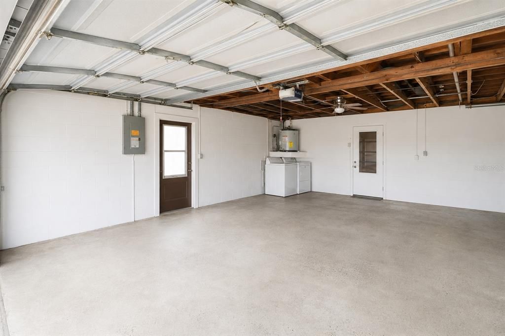 Activo con contrato: $249,000 (2 camas, 2 baños, 1471 Pies cuadrados)