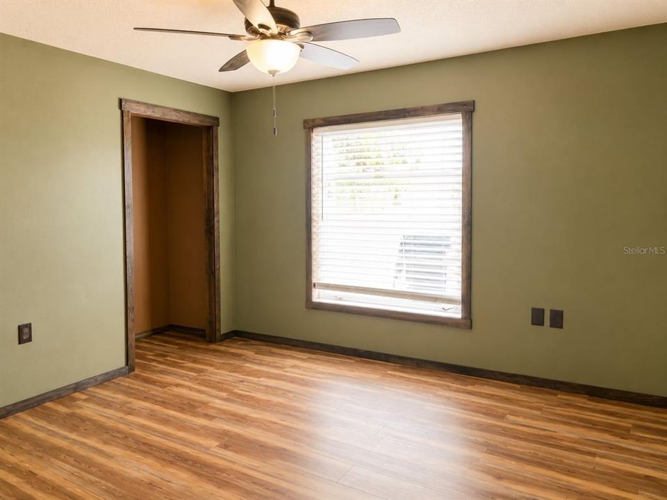 Activo con contrato: $249,000 (2 camas, 2 baños, 1471 Pies cuadrados)