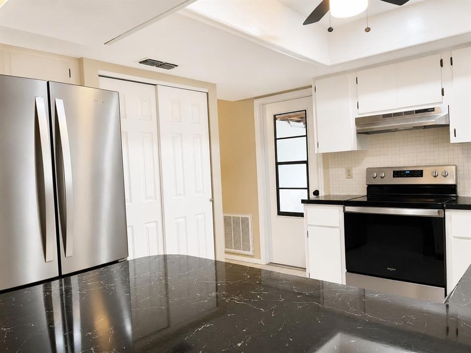 Activo con contrato: $249,000 (2 camas, 2 baños, 1471 Pies cuadrados)